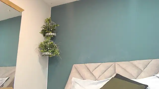 Snapshot of SharisWillian chatting on February 12, 2026, 3:34 am SharisWillian online show from February 12, 2026, 3:34 am