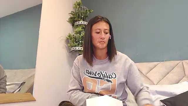 Snapshot of SharisWillian chatting on March 5, 2026, 3:57 am SharisWillian online show from March 5, 2026, 3:57 am