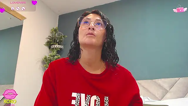 Snapshot of SharisWillian chatting on March 9, 2026, 3:43 am SharisWillian online show from March 9, 2026, 3:43 am