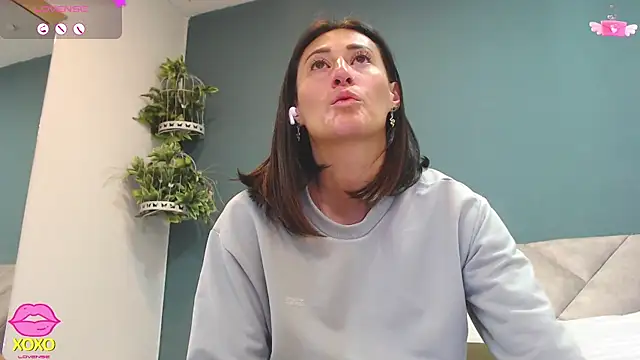 Snapshot of SharisWillian chatting on March 12, 2026, 4:07 am SharisWillian online show from March 12, 2026, 4:07 am