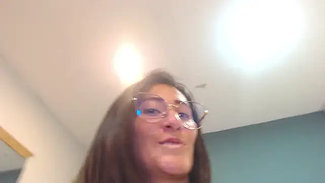 Snapshot of SharisWillian chatting on March 25, 2026, 3:45 am SharisWillian online show from March 25, 2026, 3:45 am