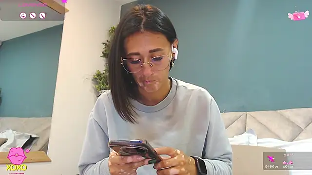 Snapshot of SharisWillian chatting on April 23, 2026, 3:41 am SharisWillian online show from April 23, 2026, 3:41 am
