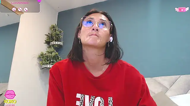 Snapshot of SharisWillian chatting on April 24, 2026, 3:20 am SharisWillian online show from April 24, 2026, 3:20 am