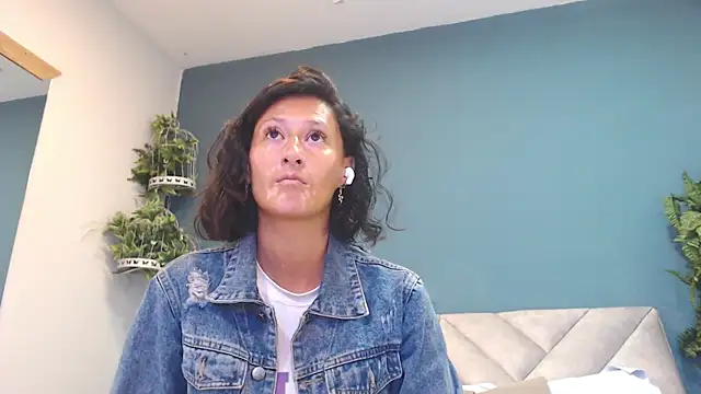 Snapshot of SharisWillian chatting on April 30, 2026, 3:46 am SharisWillian online show from April 30, 2026, 3:46 am