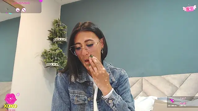 Snapshot of SharisWillian chatting on May 2, 2026, 4:50 am SharisWillian online show from May 2, 2026, 4:50 am