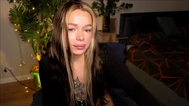 Lily Yin online show from February 10, 2025, 6:20 am