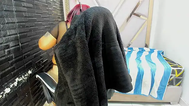 Snapshot of DaianaLutz chatting on October 23, 2025, 1:54 pm DaianaLutz online show from October 23, 2025, 1:54 pm