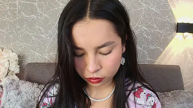 mia roux13 online show from January 18, 2025, 7:15 pm