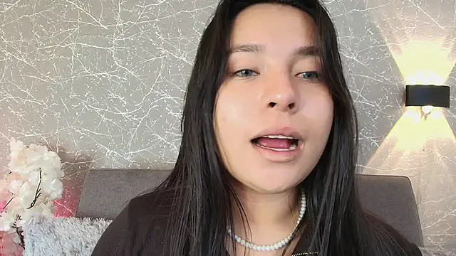 mia roux13 online show from January 19, 2025, 7:15 pm