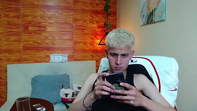 Bastiaan 28 online show from December 11, 2024, 4:28 am