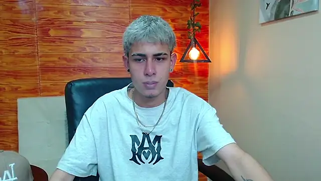 Bastiaan 28 online show from December 25, 2024, 12:05 am