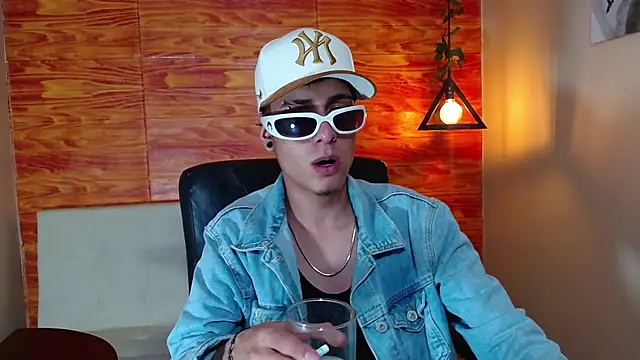 Bastiaan 28 online show from February 19, 2025, 6:11 am