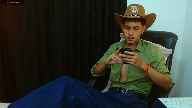 Snapshot of Bastiaan_28 chatting on March 8, 2026, 11:19 pm Bastiaan 28 online show from March 8, 2026, 11:19 pm