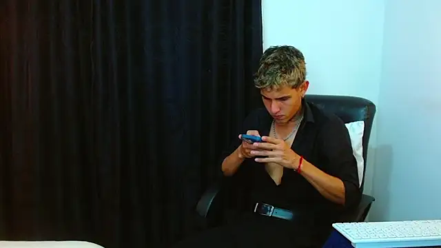 Snapshot of Bastiaan_28 chatting on March 24, 2026, 2:16 am Bastiaan 28 online show from March 24, 2026, 2:16 am