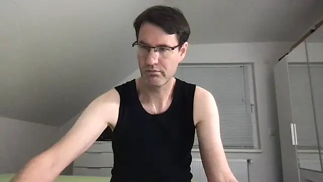 Snapshot of zxzx_cam1 chatting on October 5, 2025, 3:10 pm zxzx cam1 online show from October 5, 2025, 3:10 pm