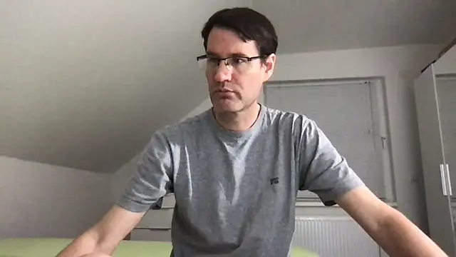 Snapshot of zxzx_cam1 chatting on October 11, 2025, 5:33 pm zxzx cam1 online show from October 11, 2025, 5:33 pm