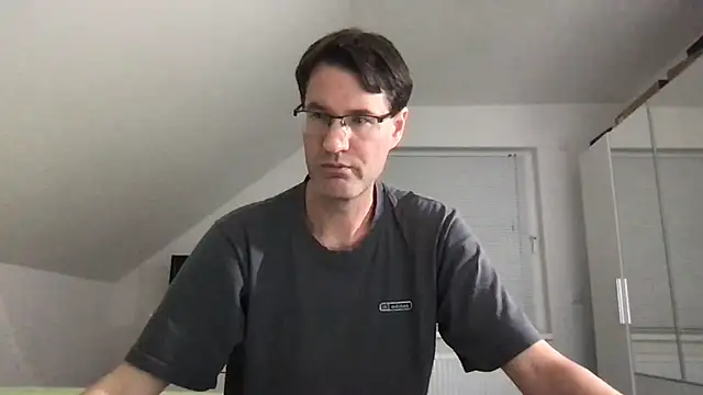 Snapshot of zxzx_cam1 chatting on October 18, 2025, 9:15 pm zxzx cam1 online show from October 18, 2025, 9:15 pm