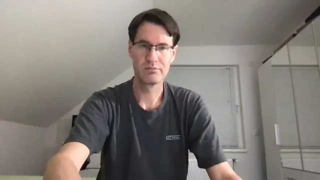 Snapshot of zxzx_cam1 chatting on October 20, 2025, 7:36 pm zxzx cam1 online show from October 20, 2025, 7:36 pm