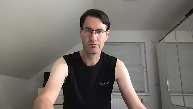 Snapshot of zxzx_cam1 chatting on October 25, 2025, 3:51 pm zxzx cam1 online show from October 25, 2025, 3:51 pm