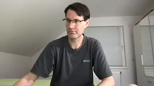 Snapshot of zxzx_cam1 chatting on October 26, 2025, 5:08 pm zxzx cam1 online show from October 26, 2025, 5:08 pm