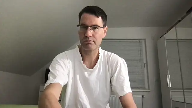 Snapshot of zxzx_cam1 chatting on November 1, 2025, 4:09 pm zxzx cam1 online show from November 1, 2025, 4:09 pm