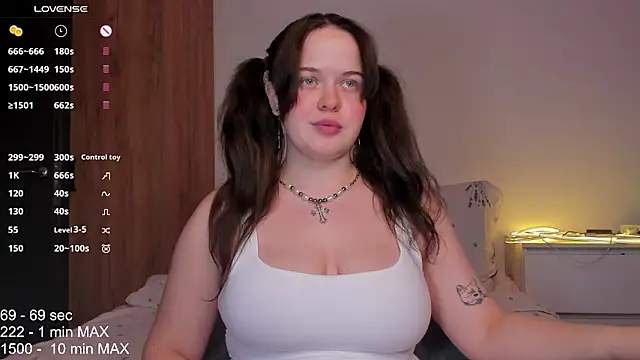 Snapshot of HANNA_MONTANAS chatting on November 16, 2025, 6:46 pm HANNA MONTANAS online show from November 16, 2025, 6:46 pm