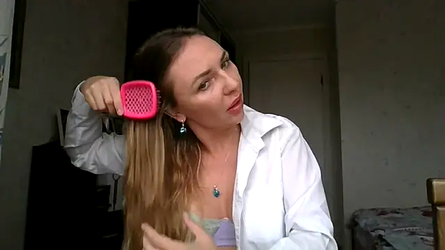 AngelinaLove28 online show from November 4, 2025, 7:51 am