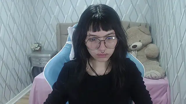 charlottemoonxz online show from December 2, 2024, 1:02 pm