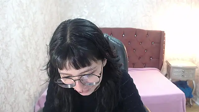 charlottemoonxz online show from December 8, 2024, 1:25 pm