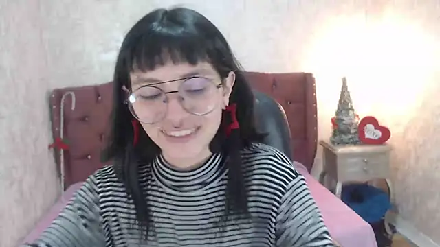 charlottemoonxz online show from December 22, 2024, 5:10 pm