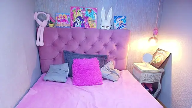 charlottemoonxz online show from February 27, 2026, 6:52 pm