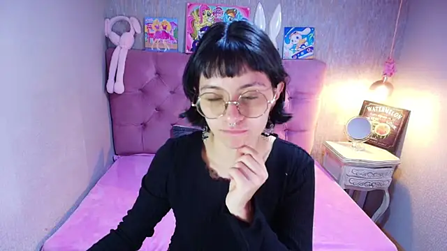 charlottemoonxz online show from March 17, 2026, 6:44 pm