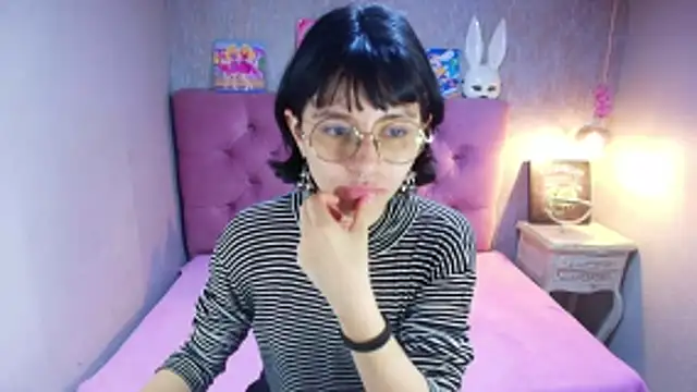charlottemoonxz online show from April 14, 2026, 6:03 pm