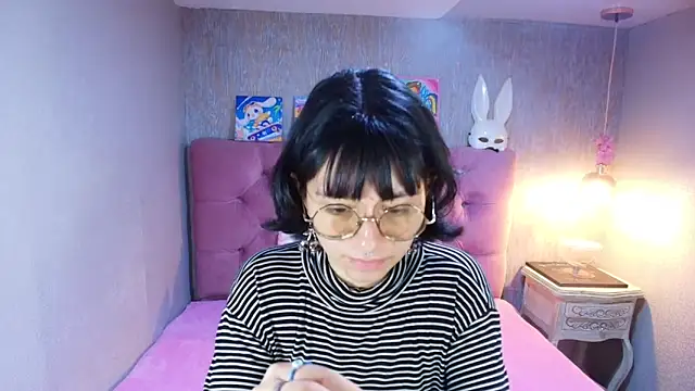 charlottemoonxz online show from April 18, 2026, 6:12 pm