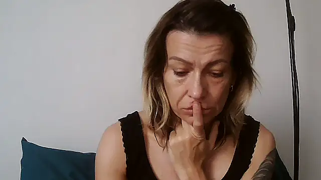 anechka1 online show from April 26, 2026, 11:30 am