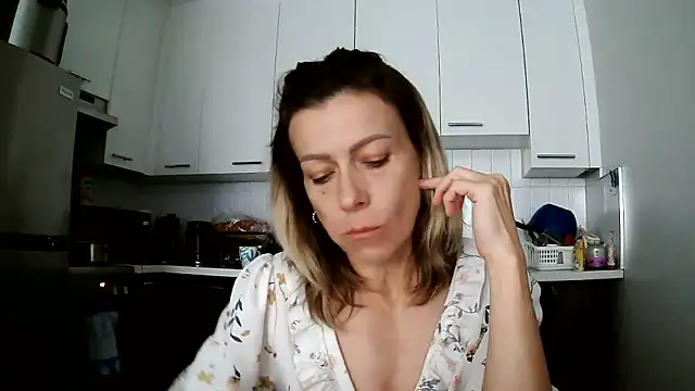 Snapshot of anechka1 chatting on June 7, 2026, 2:43 pm anechka1 online show from June 7, 2026, 2:43 pm