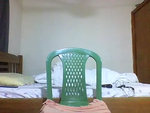 Snapshot of Prettyolive2 chatting on September 14, 2025, 3:05 am Prettyolive2 online show from September 14, 2025, 3:05 am