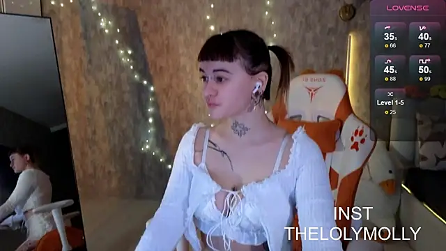 Snapshot of LolyMolli chatting on October 18, 2025, 10:05 am LolyMolli online show from October 18, 2025, 10:05 am