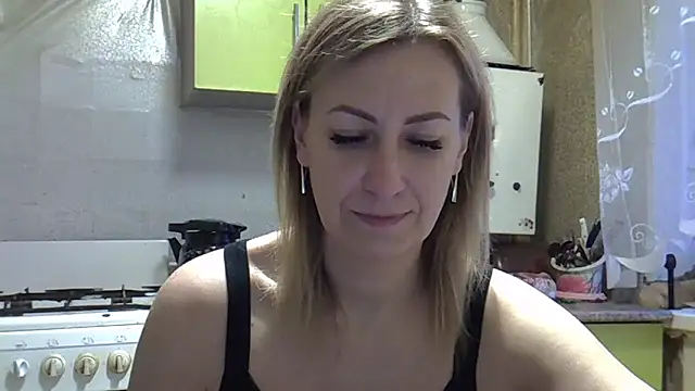 AshleyXHoney online show from December 4, 2024, 5:49 am