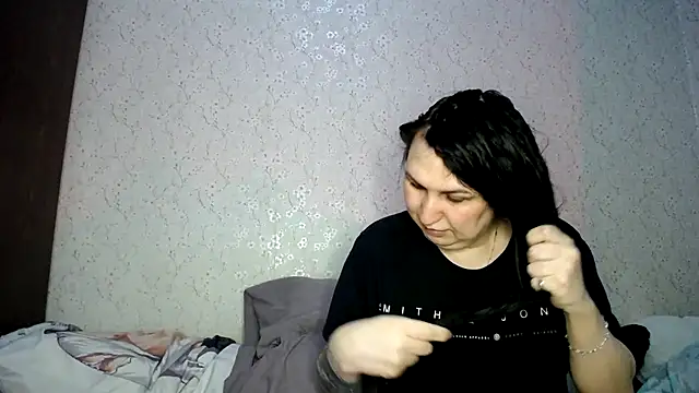 Snapshot of EvaBeautyX chatting on December 1, 2024, 5:57 pm EvaBeautyX online show from December 1, 2024, 5:57 pm