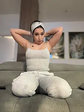 Snapshot of KimArts chatting on December 16, 2024, 8:05 pm KimArts online show from December 16, 2024, 8:05 pm