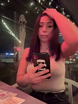 Snapshot of KimArts chatting on December 19, 2024, 4:46 pm KimArts online show from December 19, 2024, 4:46 pm