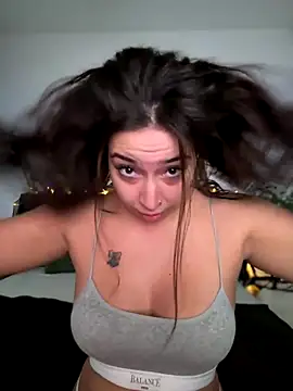 Snapshot of KimArts chatting on October 1, 2025, 3:51 pm KimArts online show from October 1, 2025, 3:51 pm