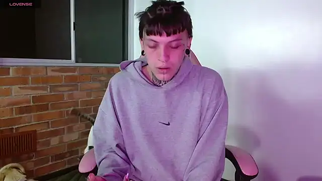 charlotbelucci  online show from November 13, 2025, 9:19 am