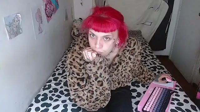 charlotbelucci  online show from June 26, 2026, 11:47 am