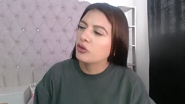 Abril Squirt online show from May 4, 2026, 7:54 pm