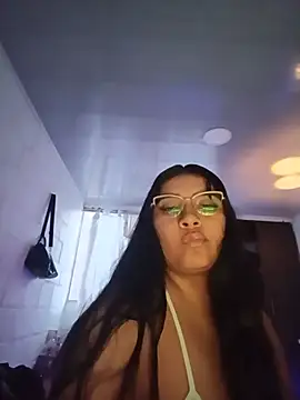 DyannaBloom online show from June 16, 2026, 11:07 pm