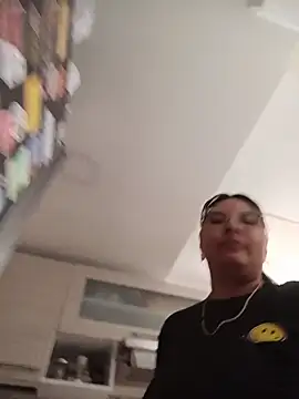 DyannaBloom online show from June 19, 2026, 1:37 pm