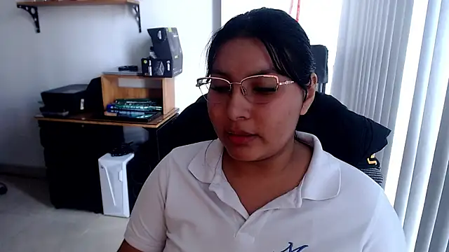 DyannaBloom online show from August 4, 2026, 7:38 pm