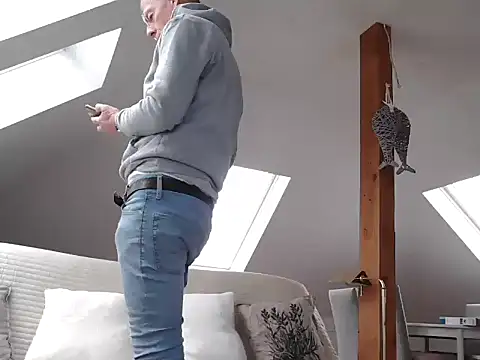 Snapshot of maxmueller321 chatting on February 1, 2026, 9:08 am maxmueller321 online show from February 1, 2026, 9:08 am